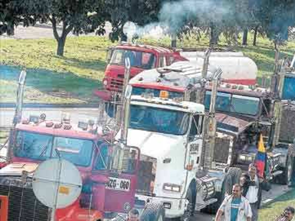 Camioneros entrarían en paro por incumplimientos del Ministerio