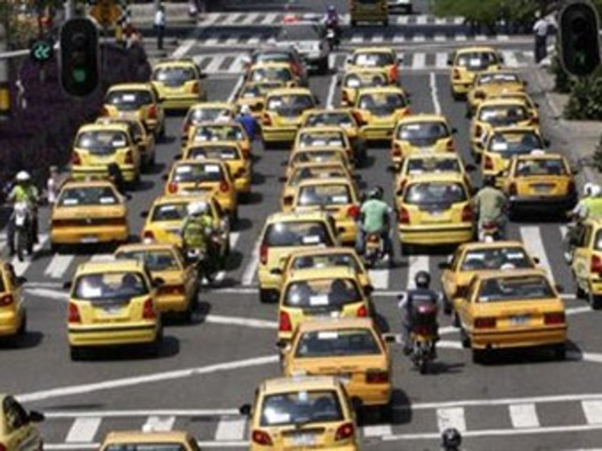 Plan tortuga de taxistas en varias ciudades del país