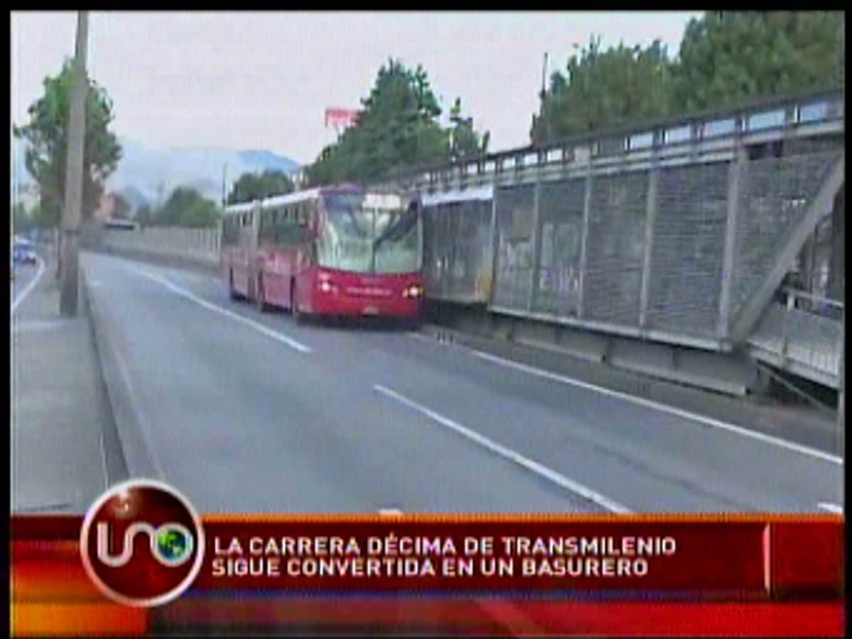 La carrera décima de Transmilenio sigue convertida en un basurero