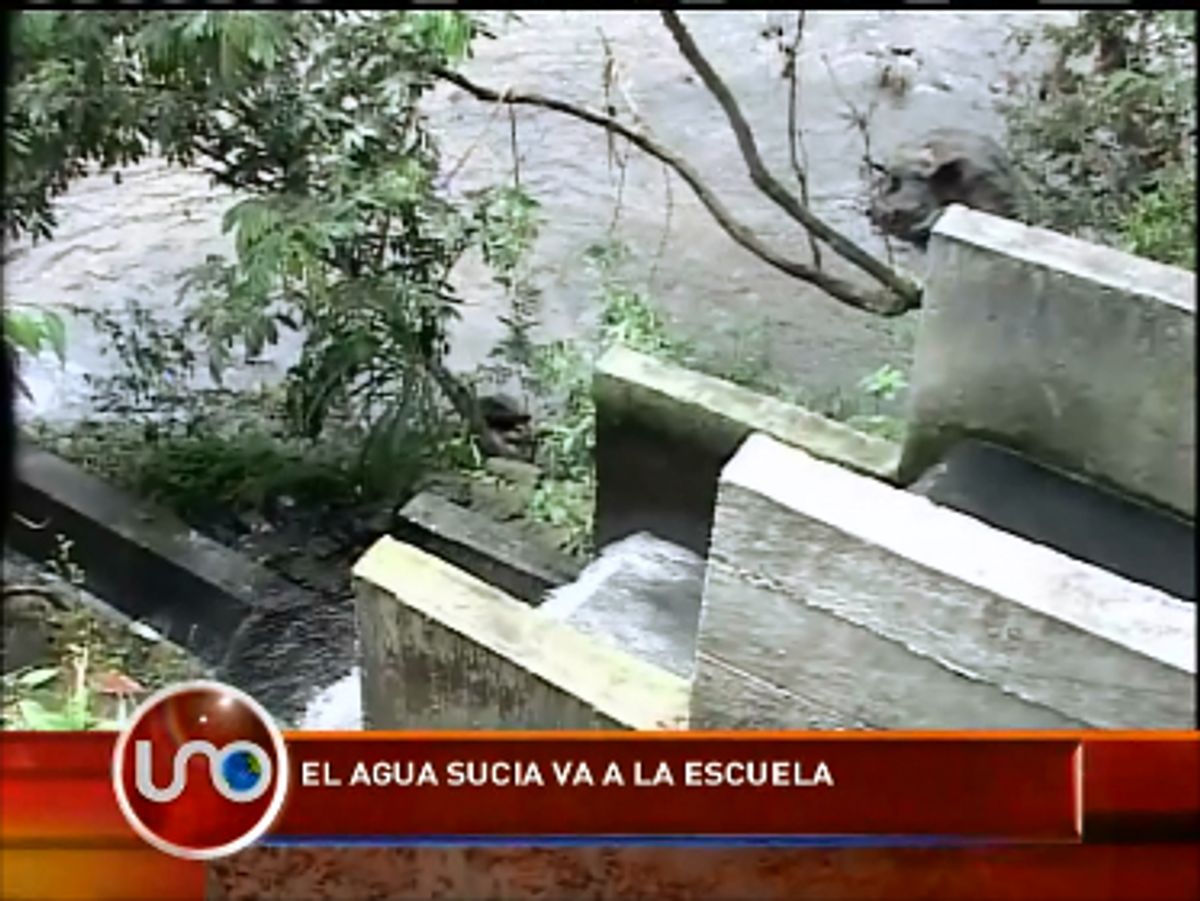 El agua sucia va a la escuela