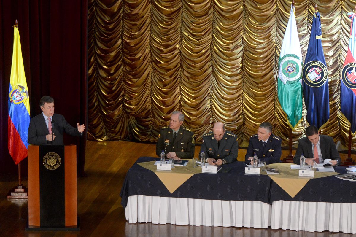 No se va a negociar con las Farc el futuro de las Fuerzas Armadas: Juan Manuel Santos.