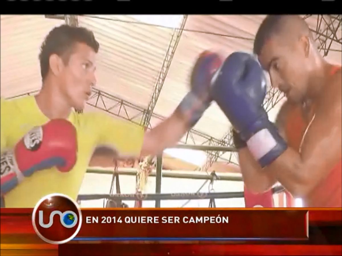 Boxeador Óscar Escandón quiere ser campeón en 2014
