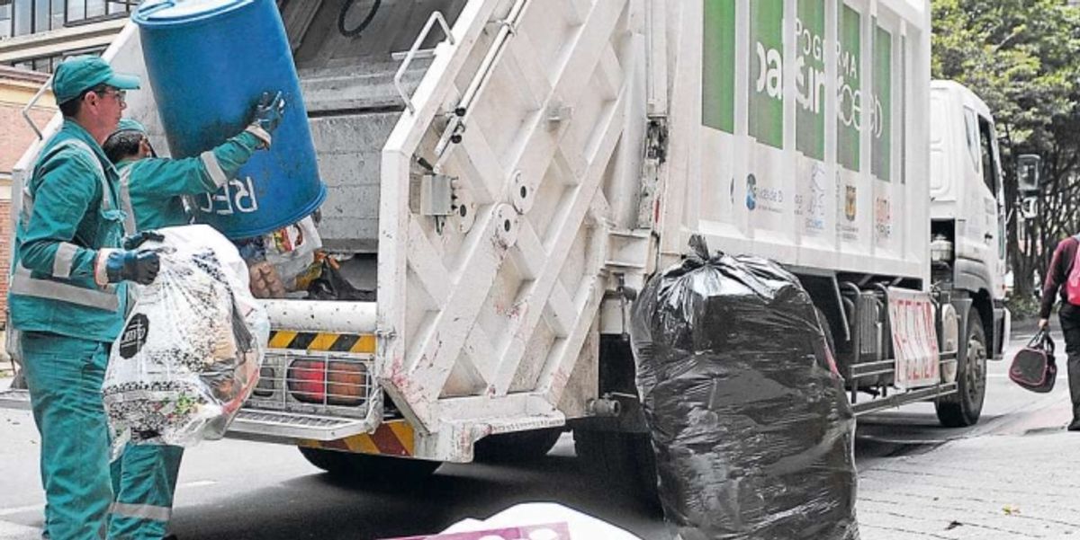 Un profesor con camioneta recibía salario como reciclador de Bogotá