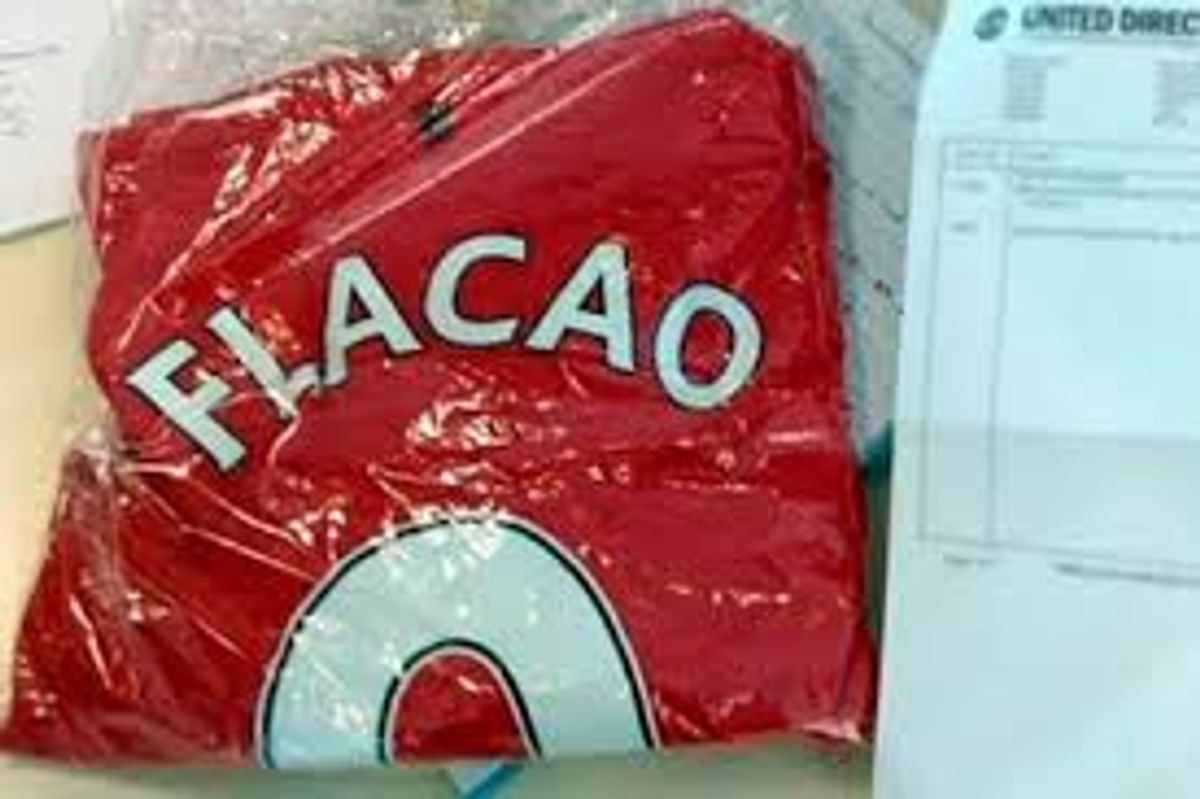 Error en la camiseta de Falcao en el Manchester United