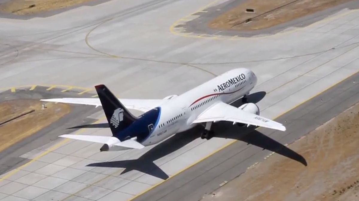 Aerocivil abrió investigación contra AeroMéxico por dejar a pasajeros sin maletas