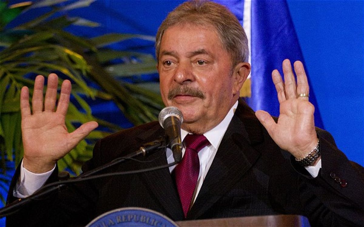 Expresidente de Brasil Lula da Silva fue detenido por caso Petrobras