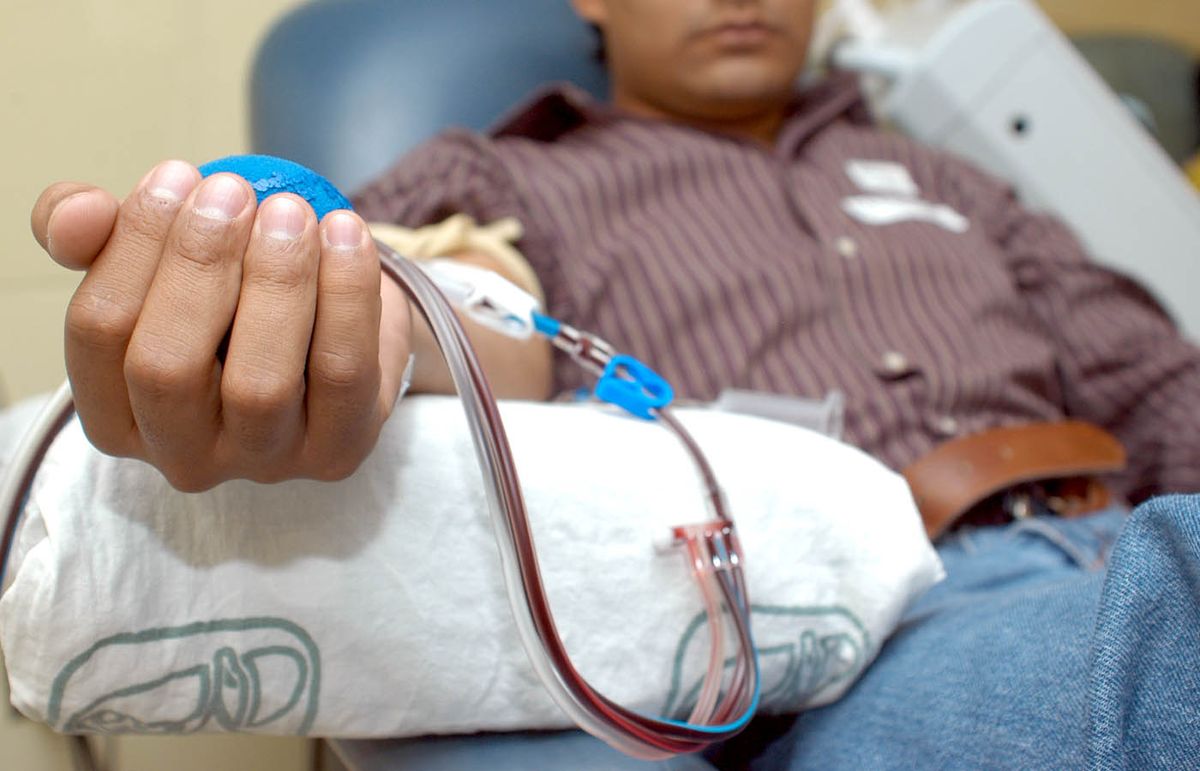Activistas por la paz recolectan sangre para abastecer los hospitales durante la paz