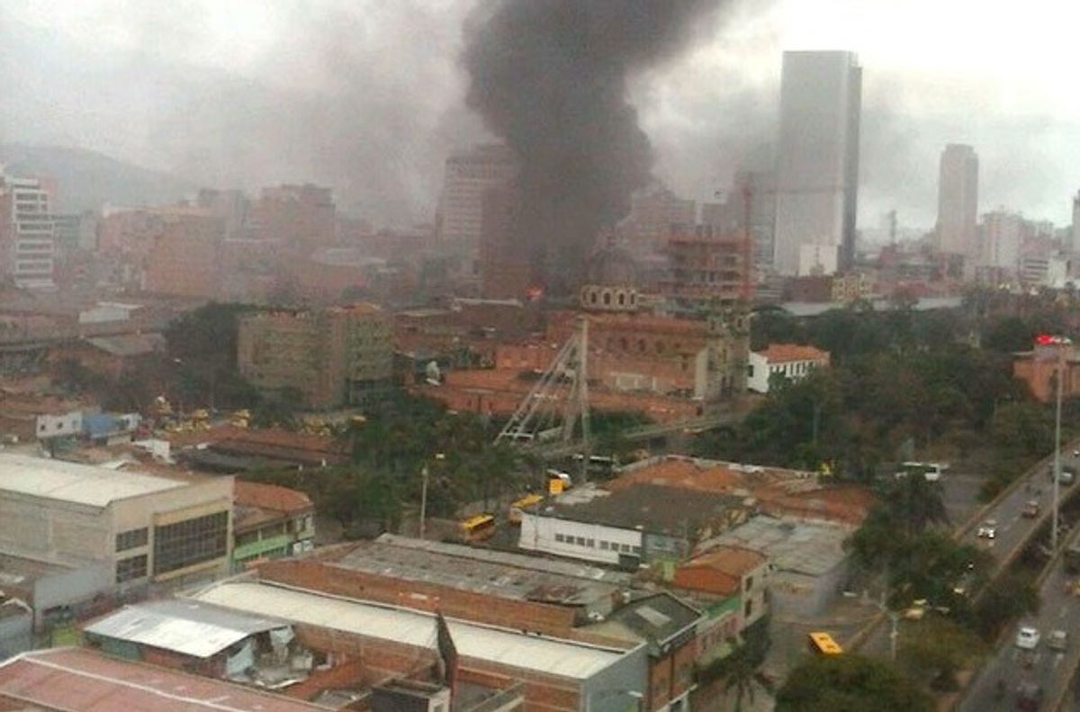 Fuego sin control en Medellín y Bucaramanga
