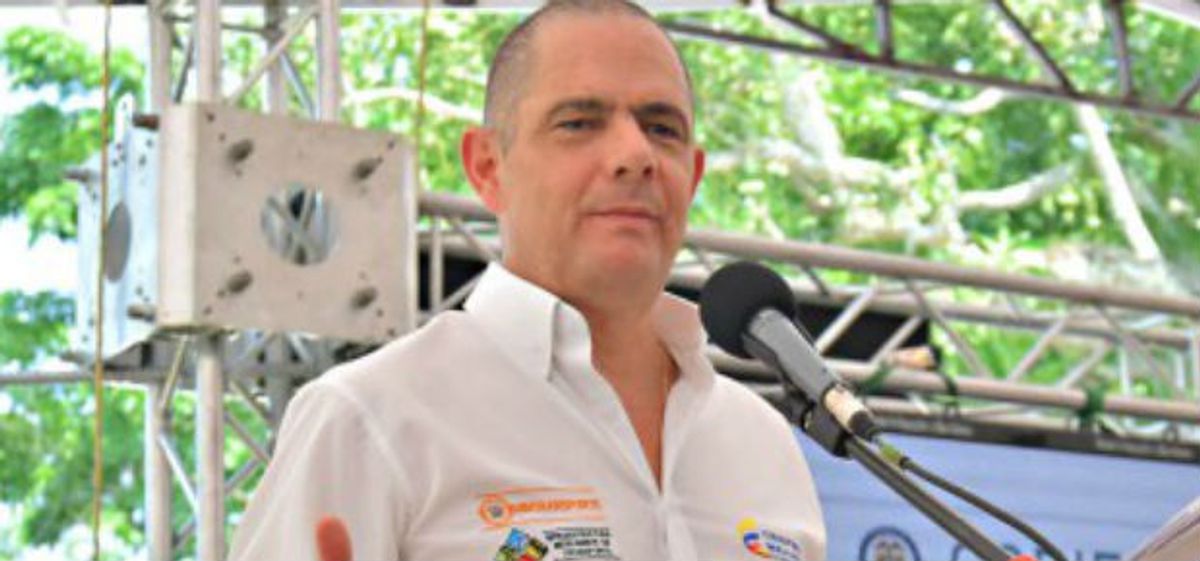Cambio Radical parece alejarse de Santos y acercarse a Uribe