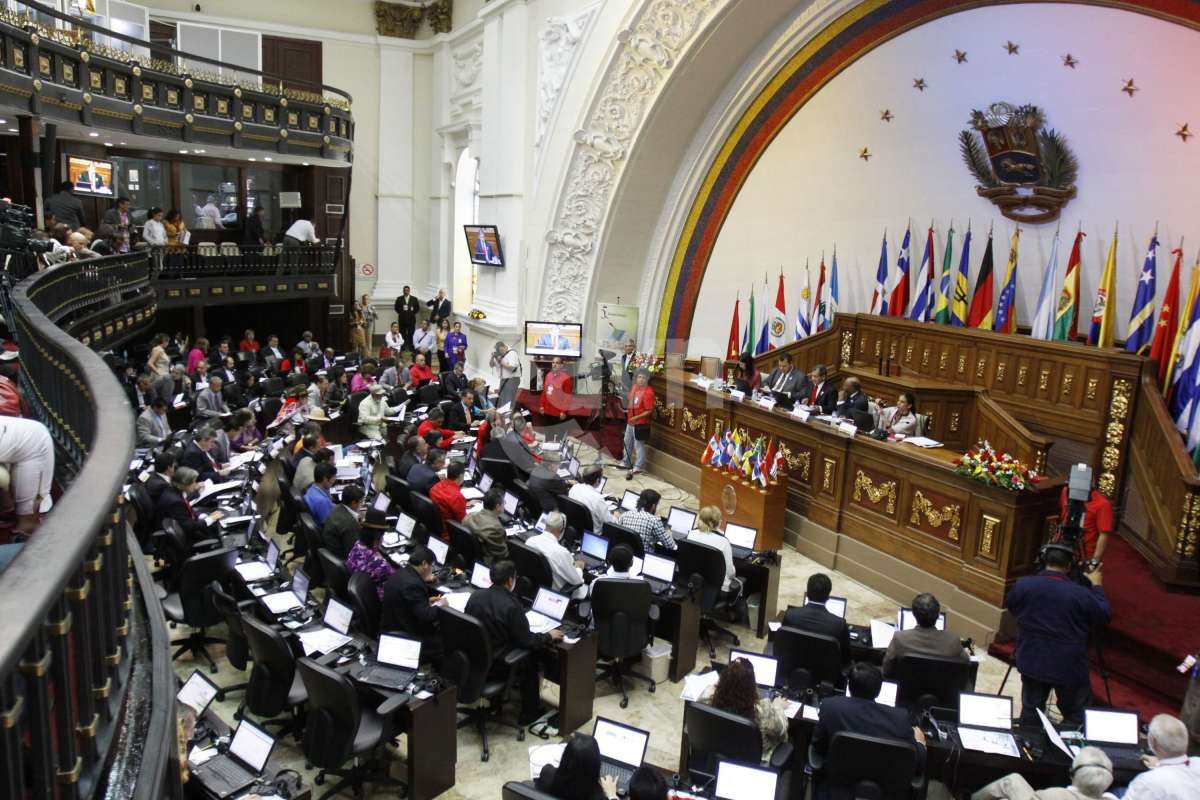 Asamblea Nacional de Venezuela planea juicio político contra Nicolás Maduro