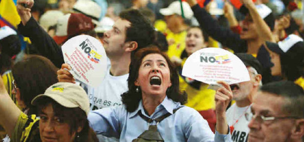 Activistas del No atacaron con insultos al equipo de Noticias Uno