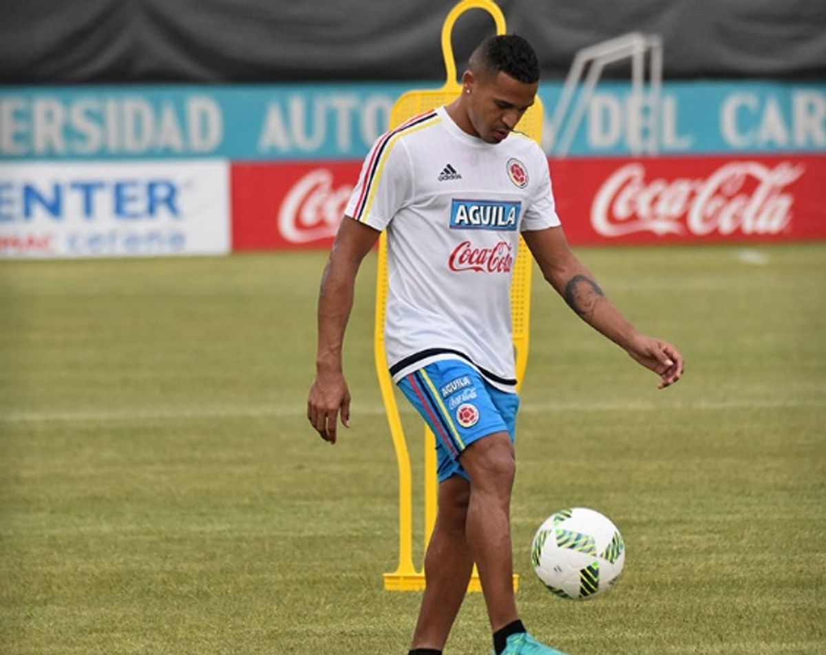 Falcao no está de acuerdo con árbitro ecuatoriano