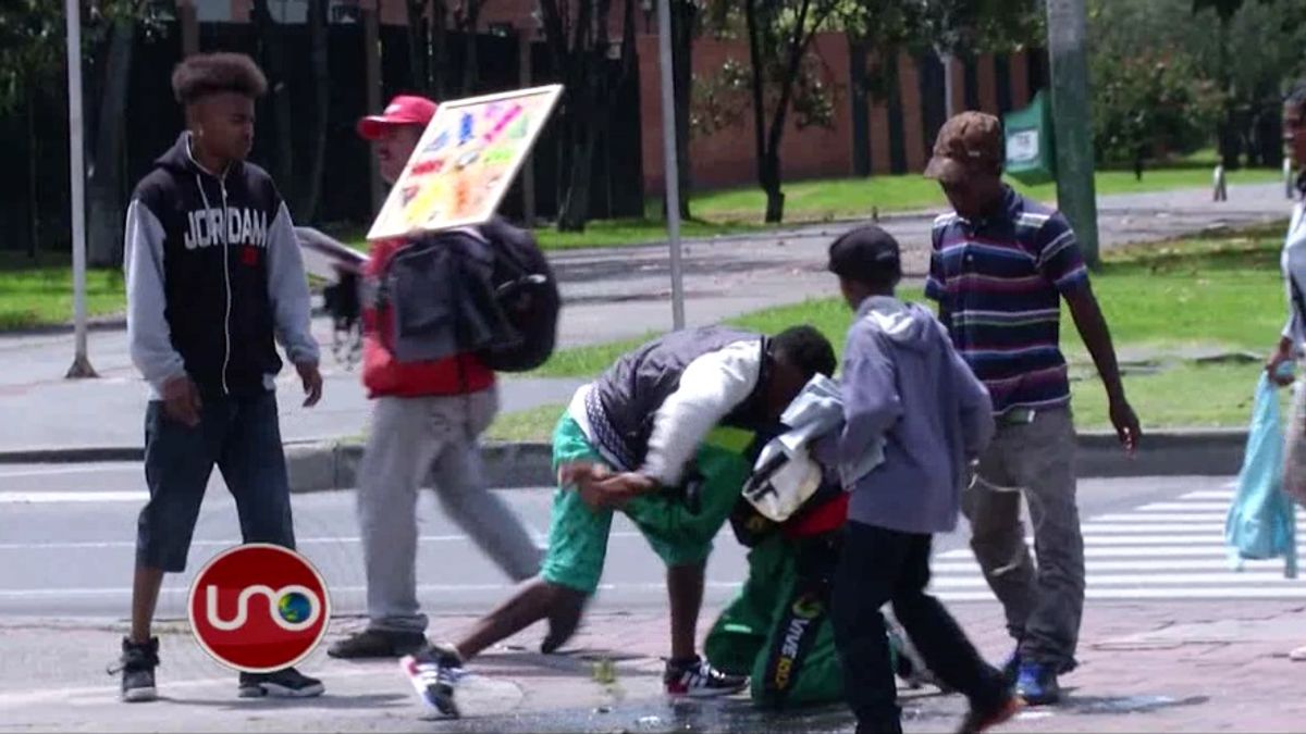 A puños se disputan el espacio público de Bogotá