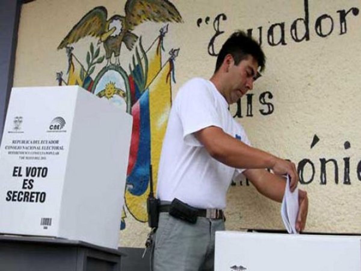 Ecuatorianos se alistan para votar en las presidenciales