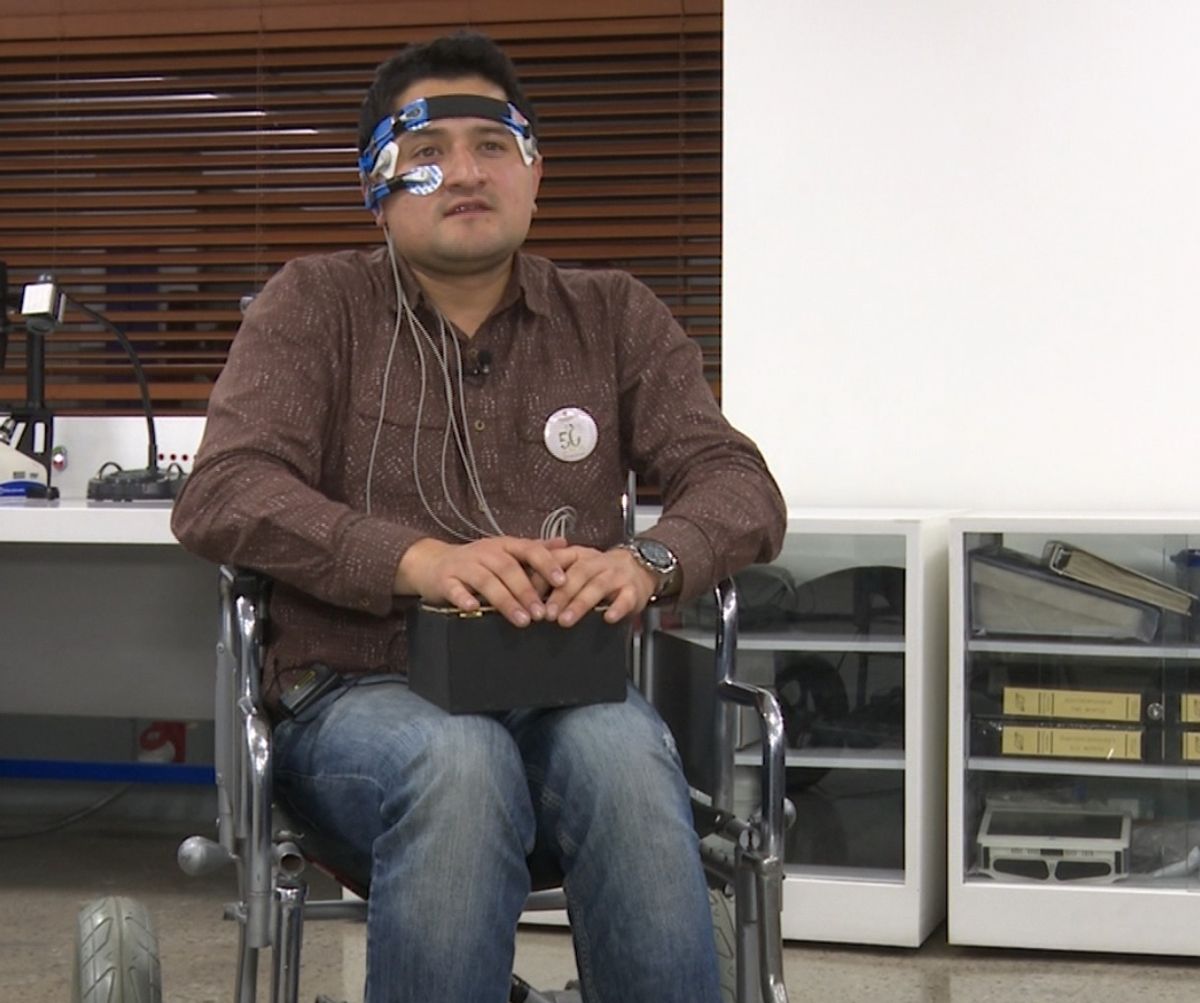 Estudiante creo una silla de ruedas robótica