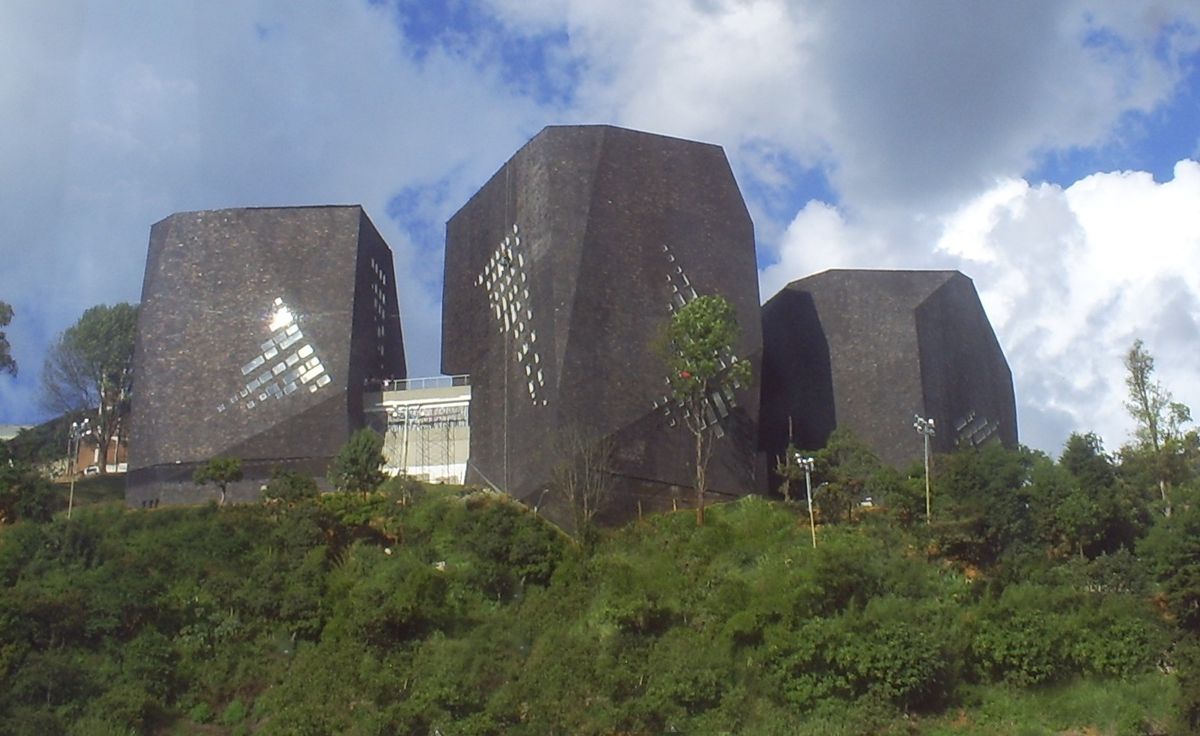 Fraude arquitectónico en Medellín con la biblioteca España
