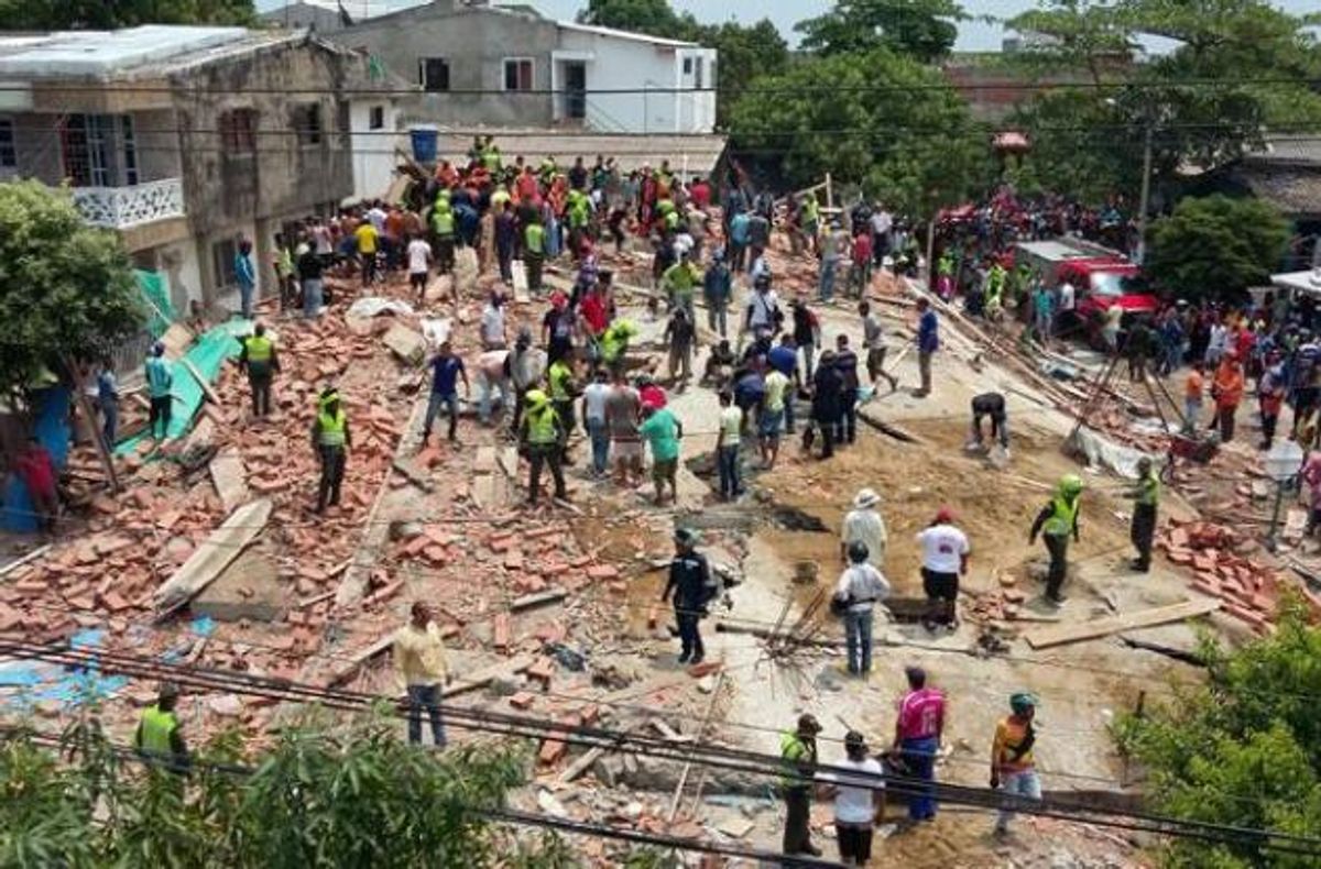 Funcionarios de una alcaldía local de Cartagena entregaron la licencia falsa a edificio colapsado