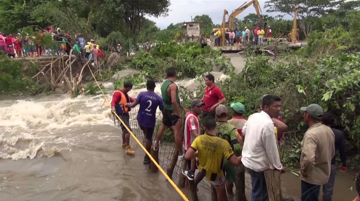 Cien mil damnificados por inundaciones en Bolívar