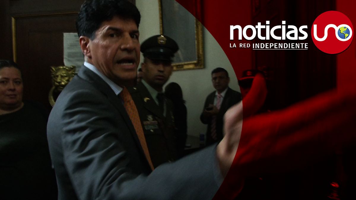 Procuraduría decidirá si suspende al subsecretario del Senado, Saúl Cruz