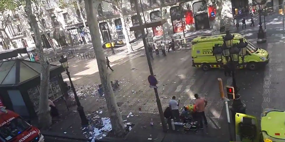 Atentado en Barcelona: vehículo atropelló una multitud de personas