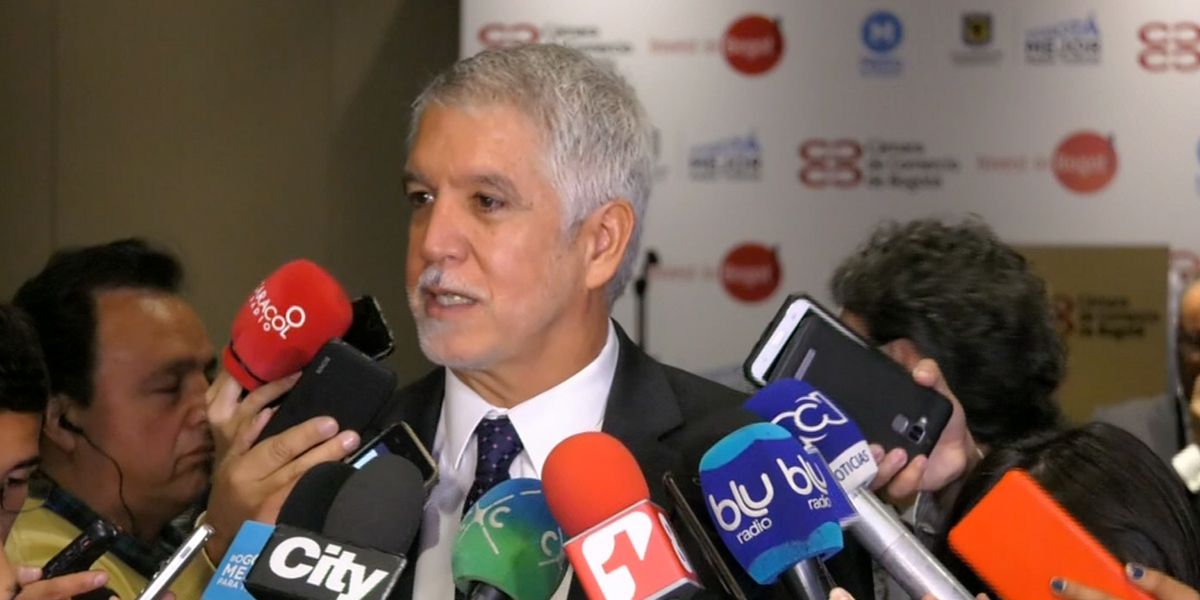 El Consejo Nacional Electoral suspende proceso de revocatoria del alcalde Peñalosa 