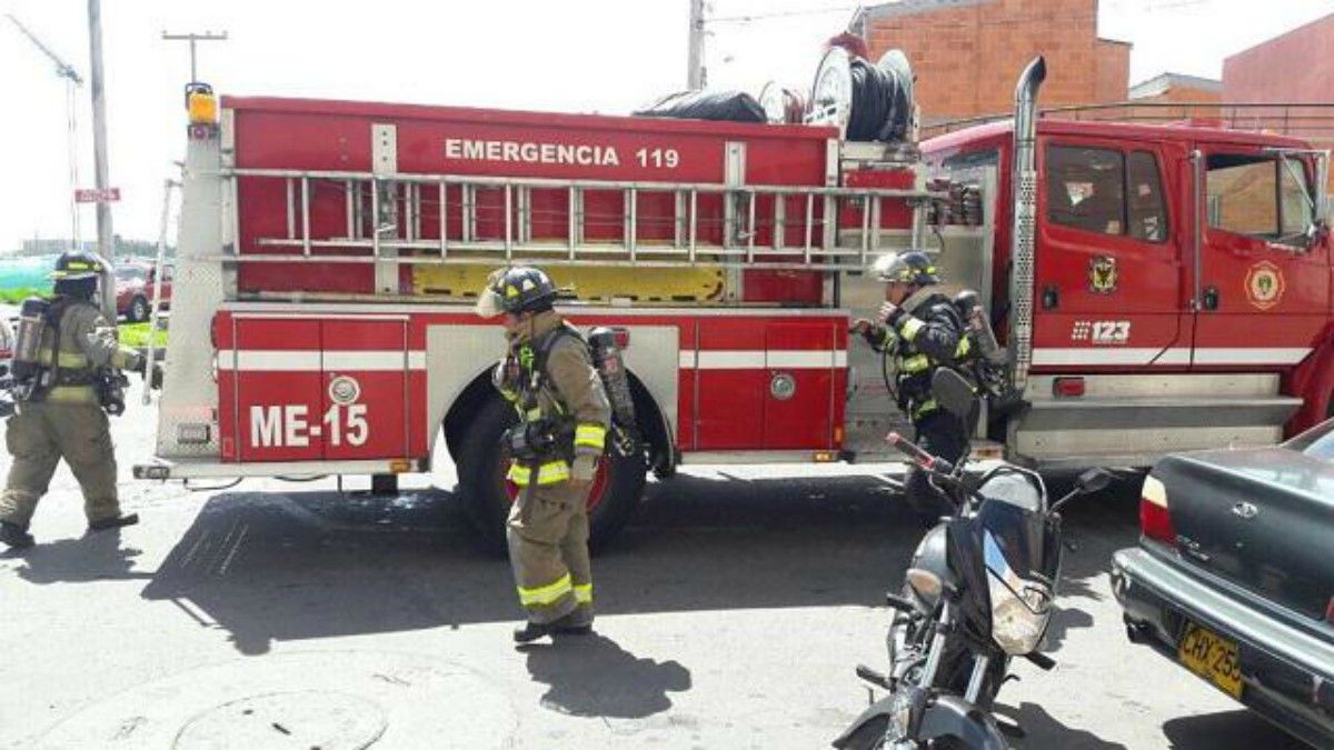 Delincuentes roban al cuerpo de bomberos cuando atendía una emergencia invernal en Tabio