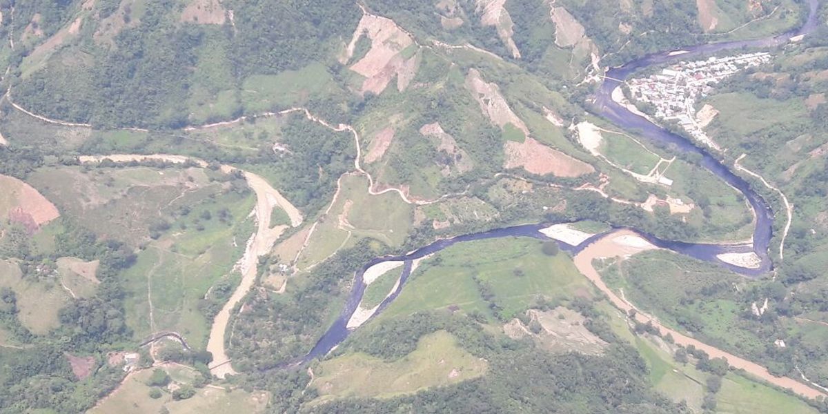 Atentado al oleoducto Caño Limón afecta el río Catatumbo