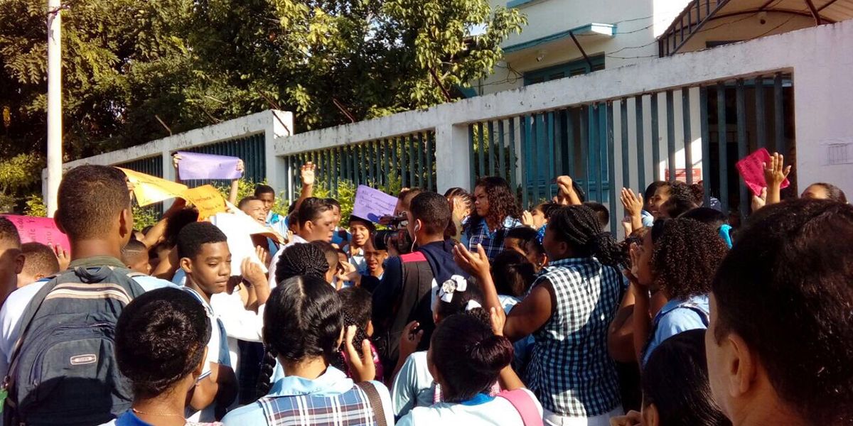 Piden renuncia del rector de colegio en Cartagena por daños estructurales en la institución