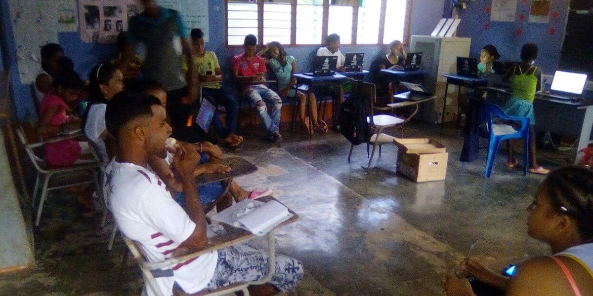 Cursos digitales llegaron a Ungía, Chocó, para capacitar población víctima del conflicto