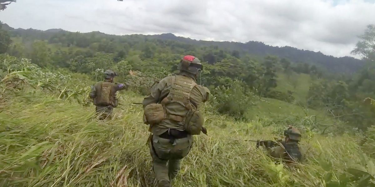 Comisión de Gobernación del Valle quedó en medio de combate entre Ejército y grupo ilegal