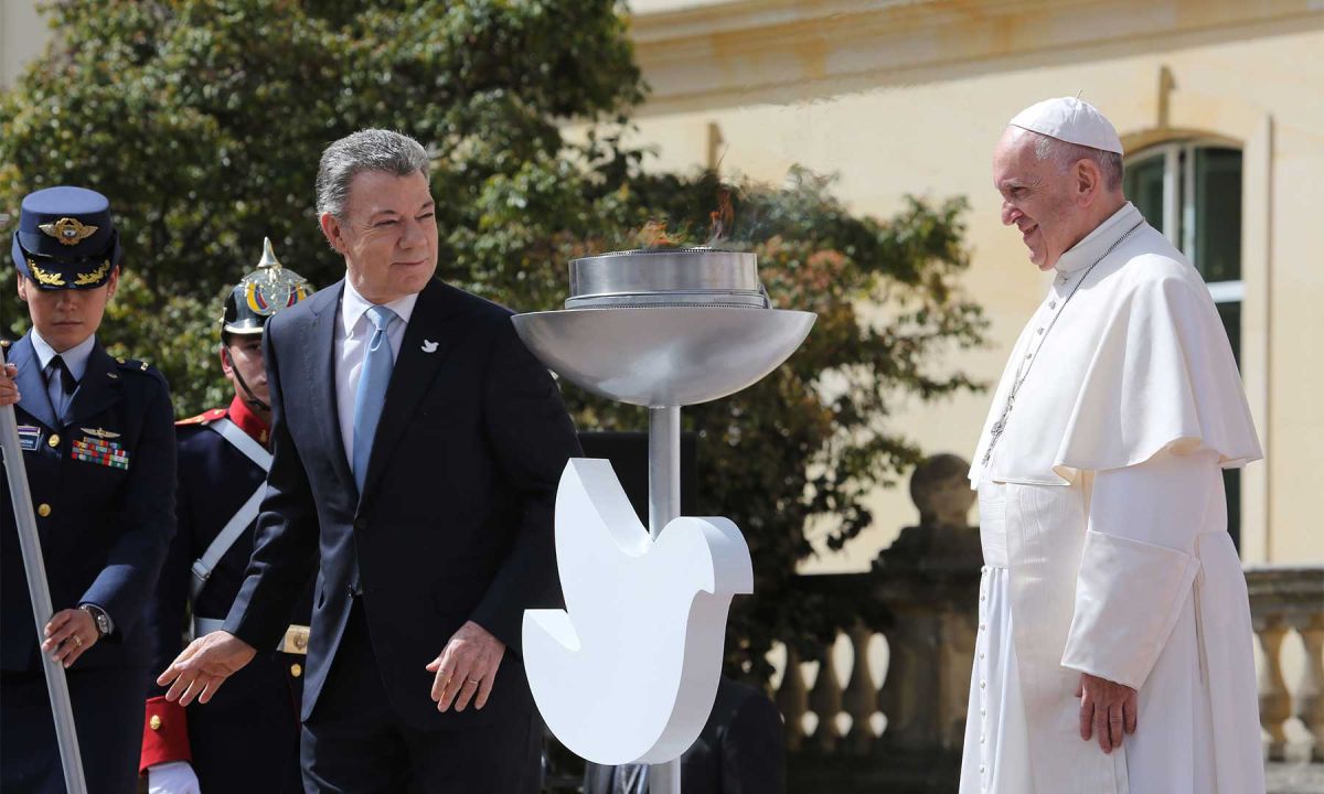 Papa Francisco comparte video con sus mejores momentos en Colombia