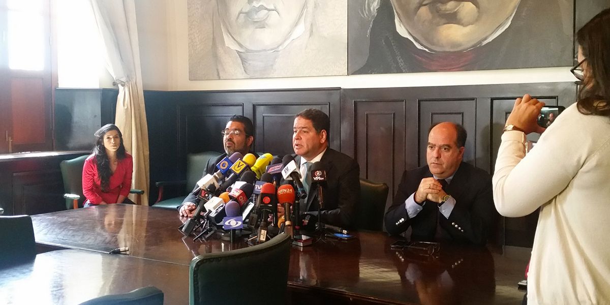 Oposición venzolana no asiste a diálogo con oficialismo y abandona negociaciones