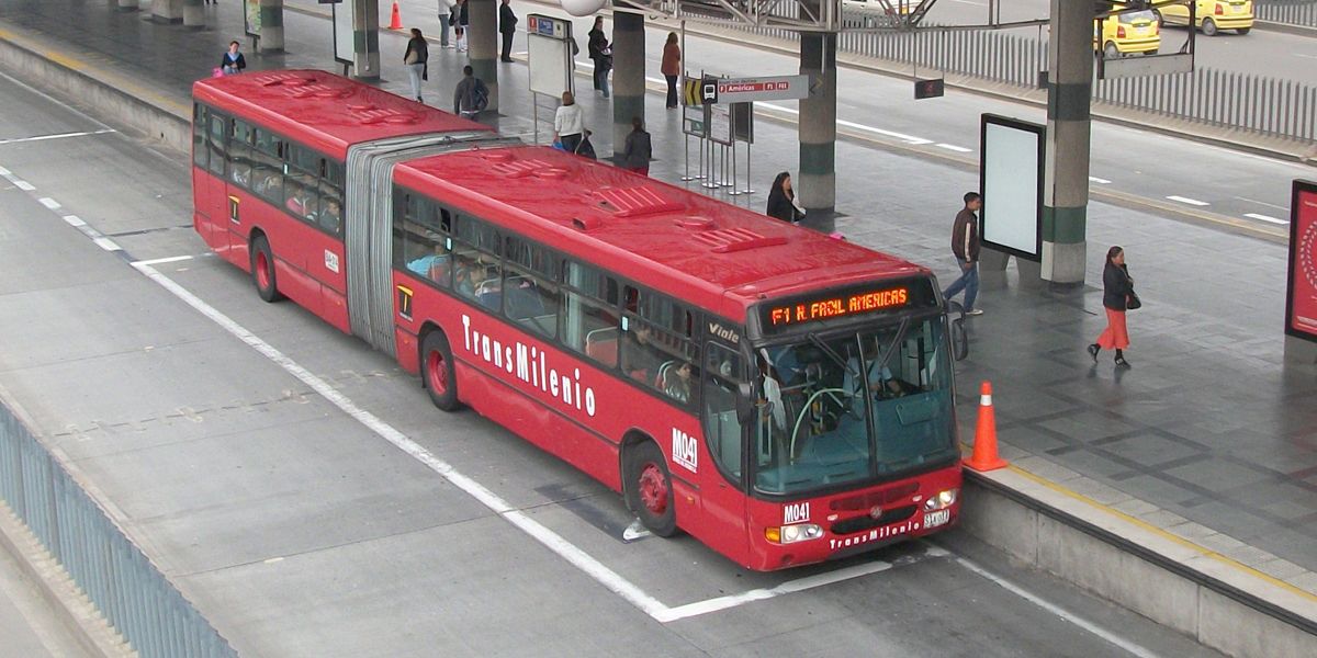 50 % de los buses de TransMilenio incumplen parámetros de emisión atmosférica