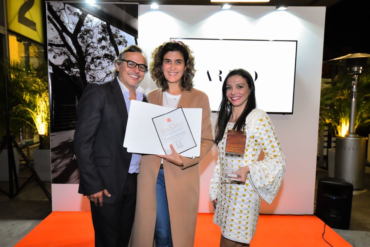 Colombiano recibió Premio Kubik