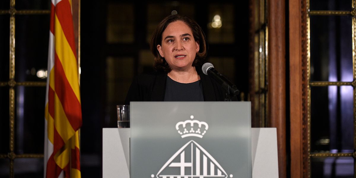 Alcaldesa de Barcelona pide a Puigdemont no declarar independencia de forma unilateral