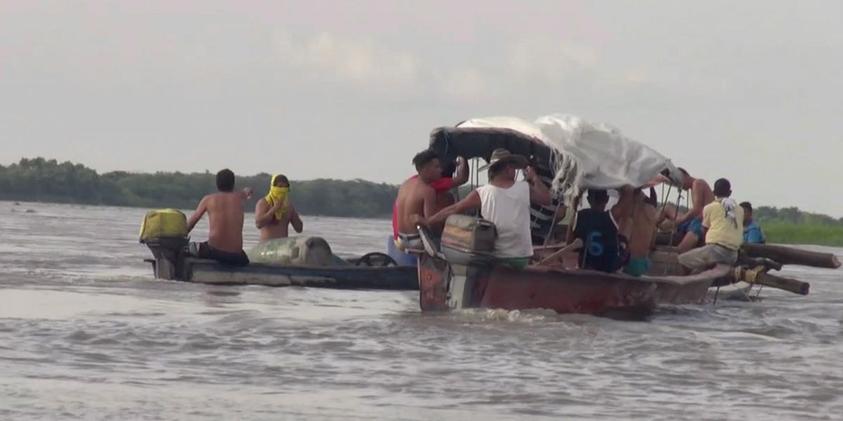 Rescatan ocho personas tras volcarse una lancha en el río Magdalena
