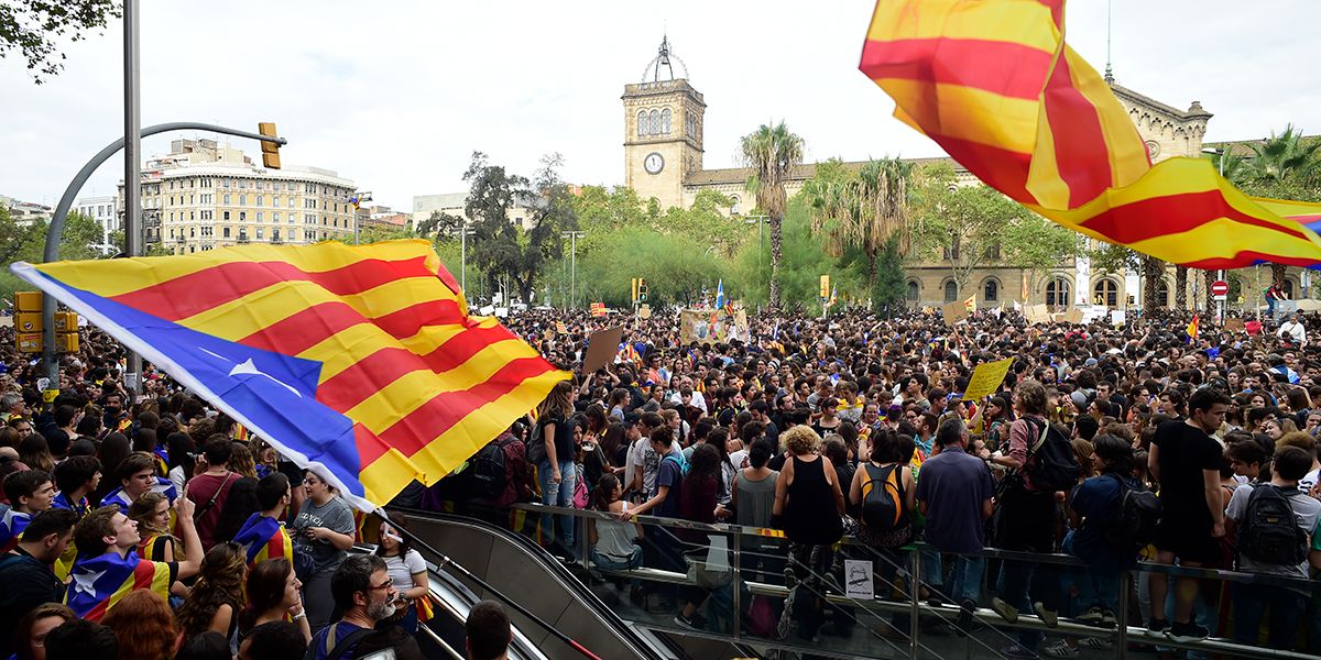 Protesta en Cataluña por actuación de la Policía durante referendo