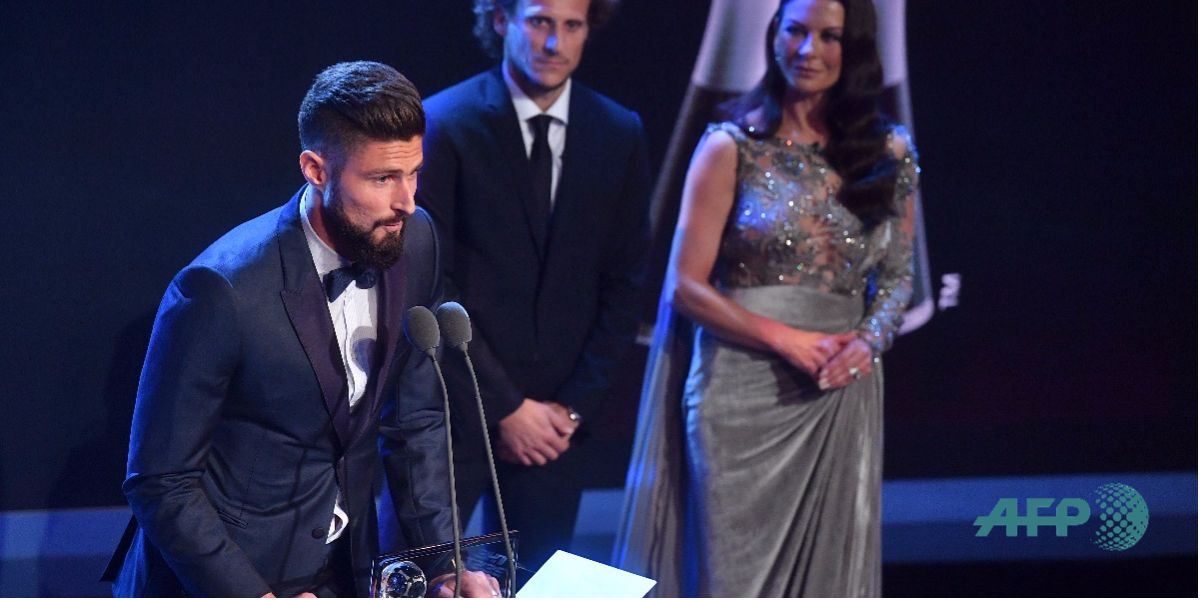 Giroud se llevó el premio al mejor gol de año de la FIFA - Foto: Ben STANSALL / AFP