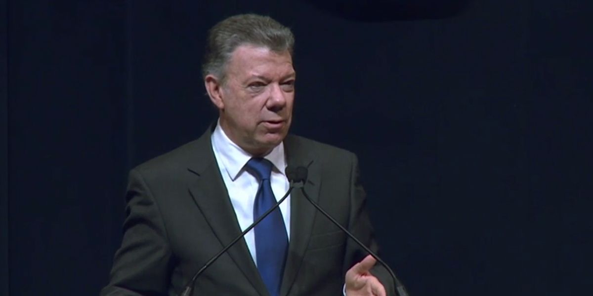Santos viaja a Emiratos Árabes y Portugal para promover construcción de paz