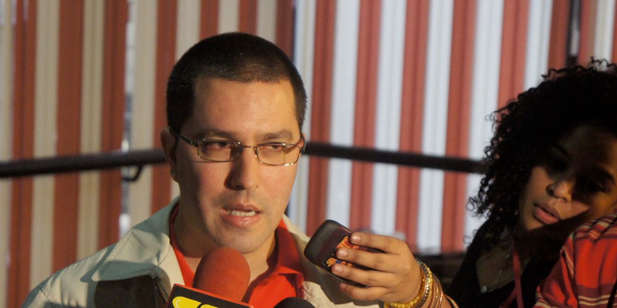 Canciller venezolano manifiesta que proceso de paz en Colombia ‘pende de un hilo’