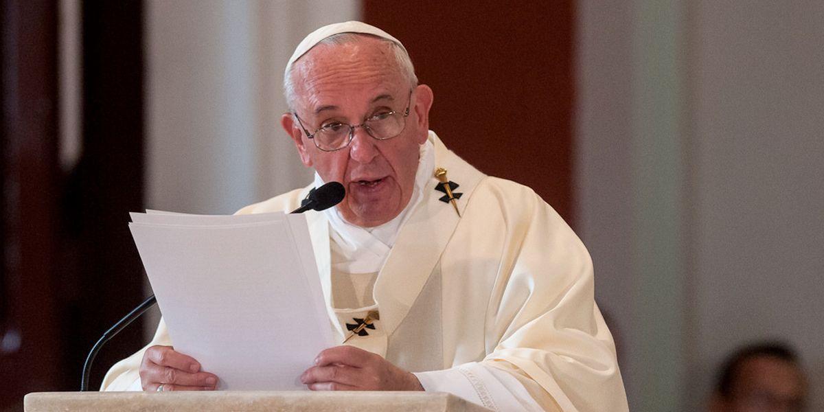 Papa Francisco manifiesta solidaridad con familias de víctimas en California