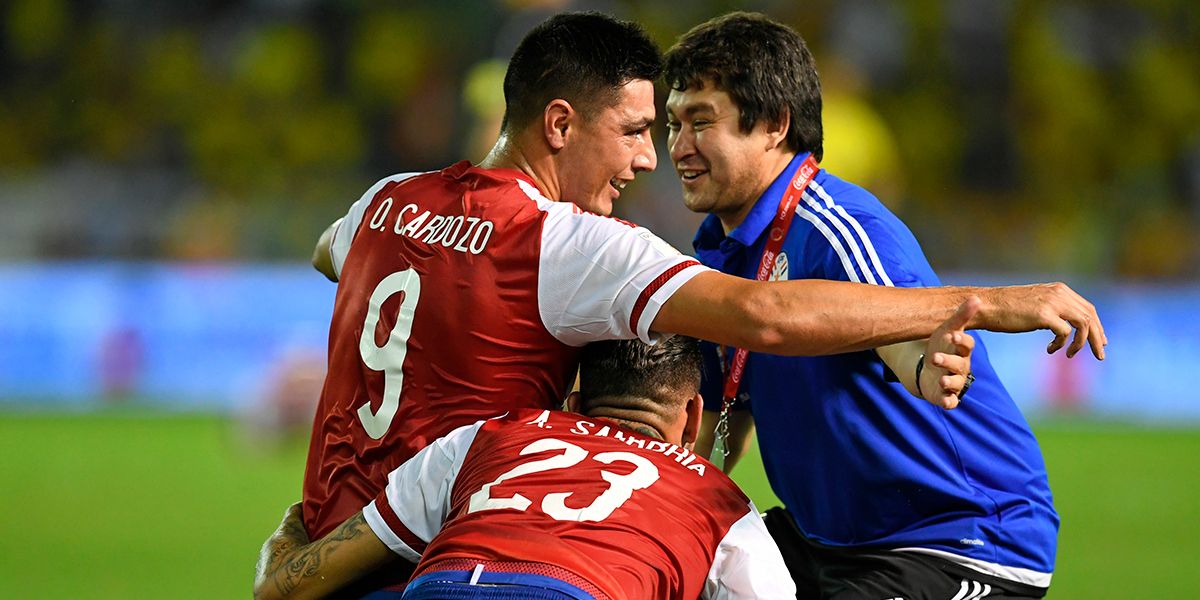 Jugadores de Paraguay recibidos como héroes tras victoria contra Colombia