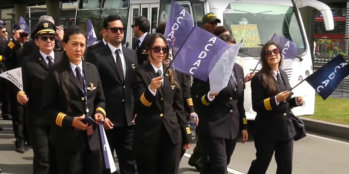 Centrales obreras convocan marcha en apoyo a huelga de pilotos de Avianca