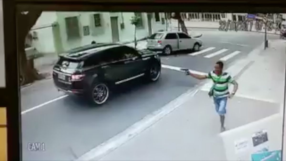 Impactantes imágenes del robo al portero del Botafogo