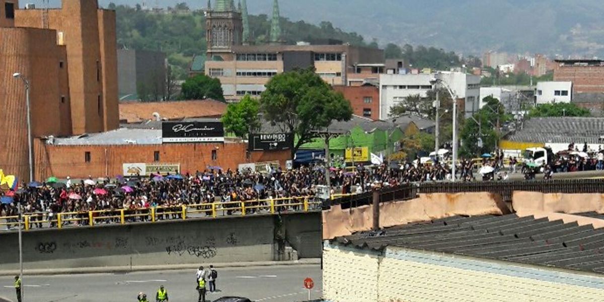 Textileros marchan contra importaciones y mano de obra asiática en Medellín