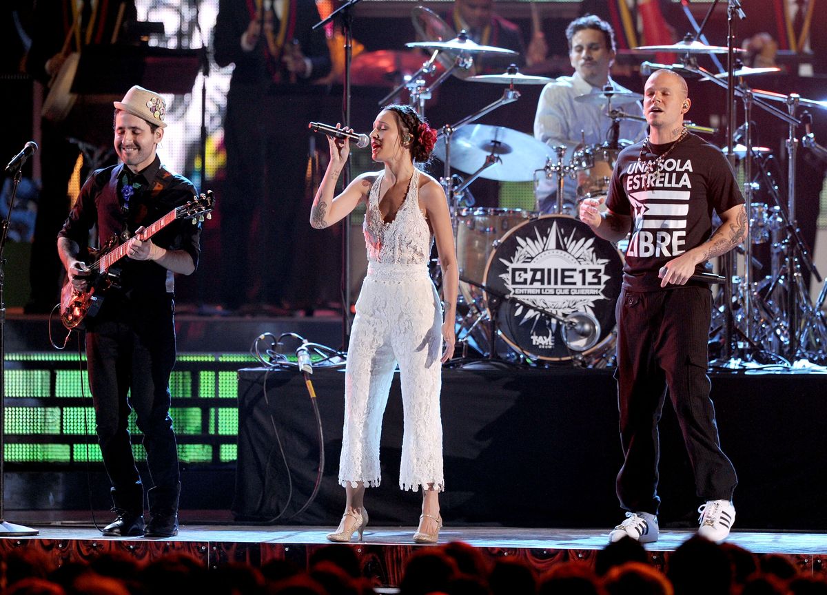 #TBT Latin Grammy 2011: Calle 13 se luce junto a una particular orquesta