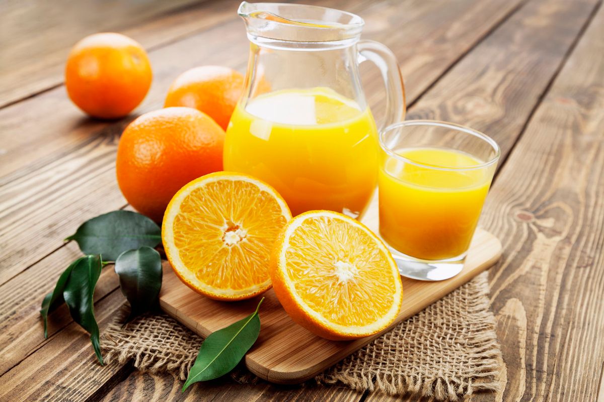 Un jugo saludable de frutos amarillos en sencillos pasos