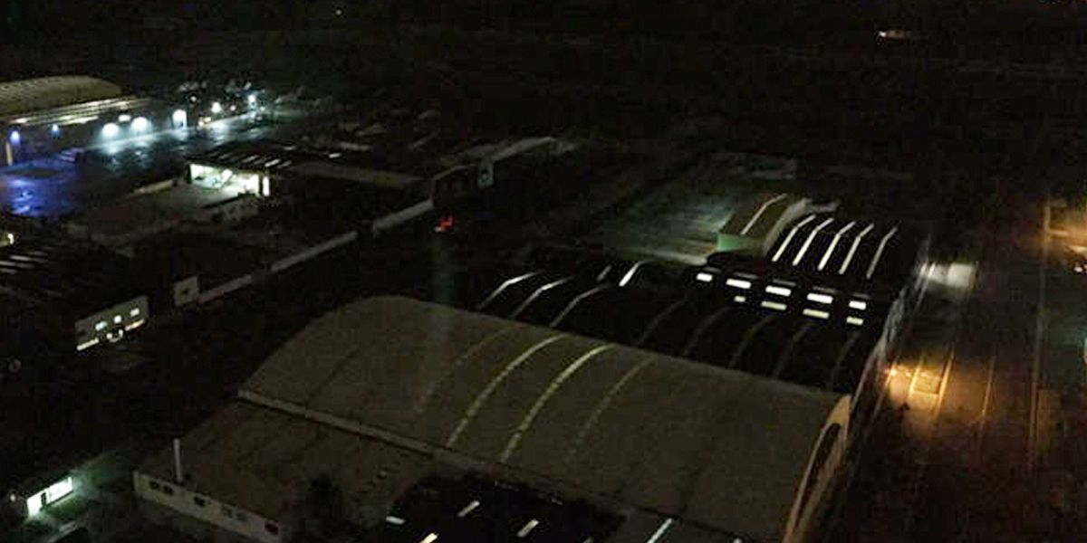 Operación restringida en el aeropuerto El Dorado por falla en las luces