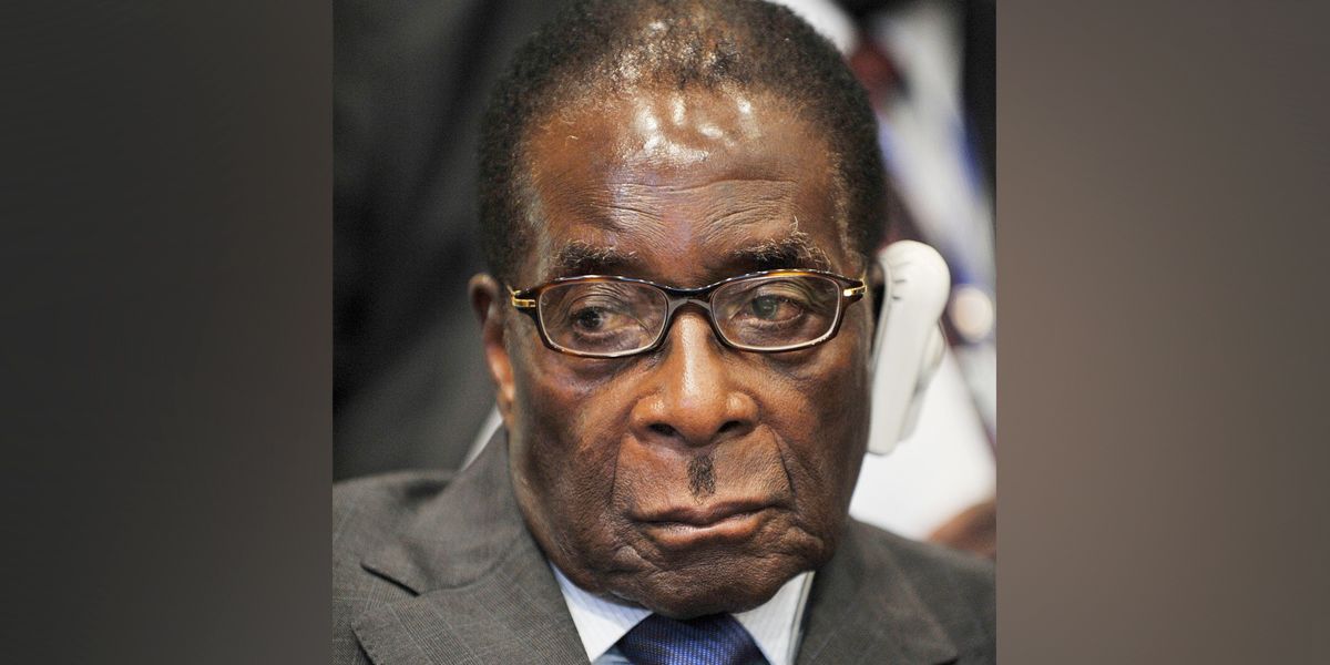 Reaparece Mugabe tras levantamiento militar en Zimbabue