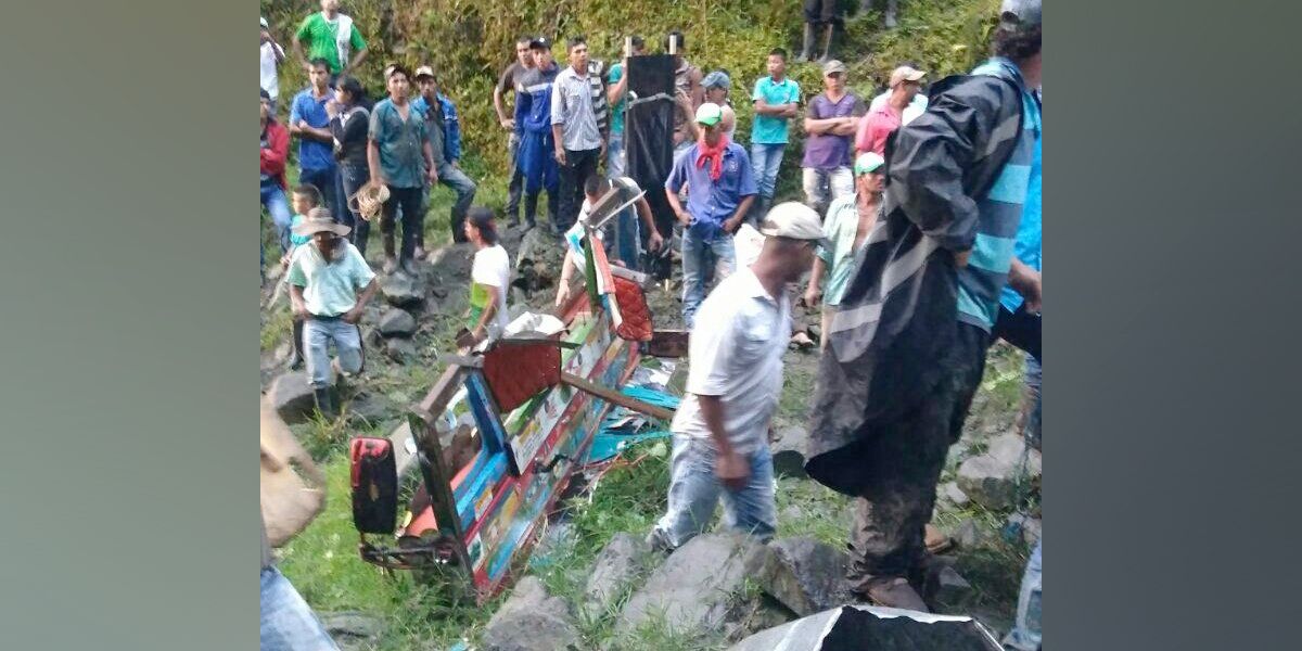 Heridos delicados tras accidente de bus escalera son atendidos en Medellín y Rionegro